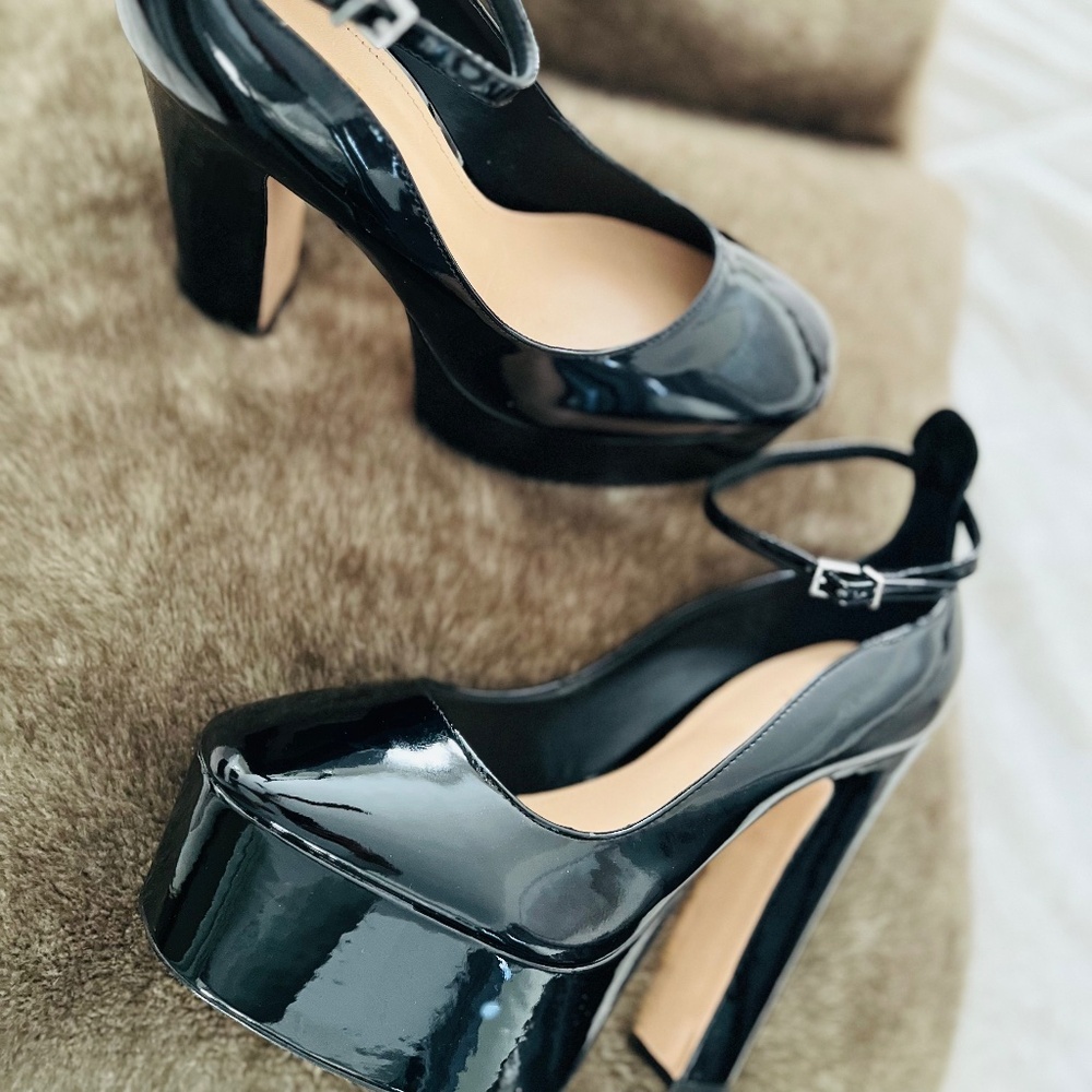 Brand new Shultz patent leather platforms